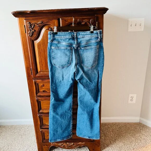 Madewell Medium Wash Curvy Kick Out Jeans, Size 29 - Picture 3 of 5